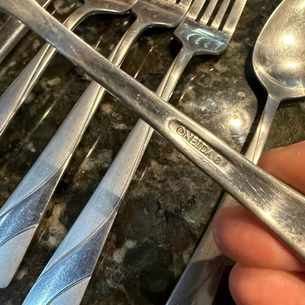 Oneida River 9 Piece Everyday Flatware Stainless Steel‎ R